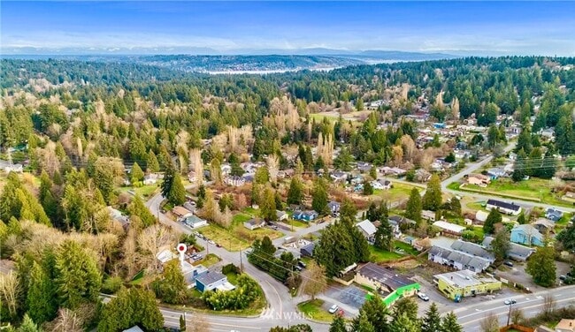 Building Photo - Lake Forest Park Duplex 2 bed/1.5 Bath