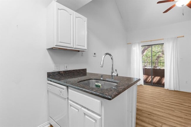 Building Photo - 2714 Nueces St