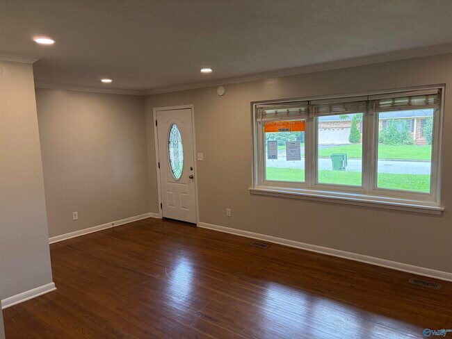 Building Photo - 2109 Villaret Dr SW