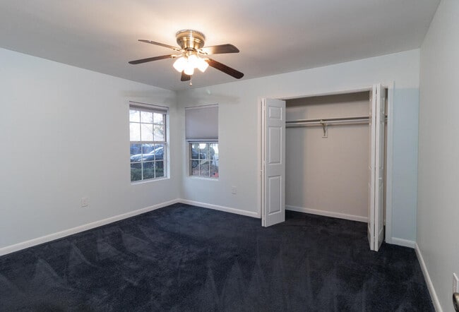 Building Photo - 206 Parkwood Cir