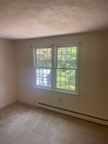 Building Photo - 49 Wintergreen Rd