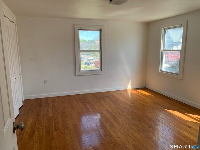 Building Photo - 422-424 Dixwell Ave