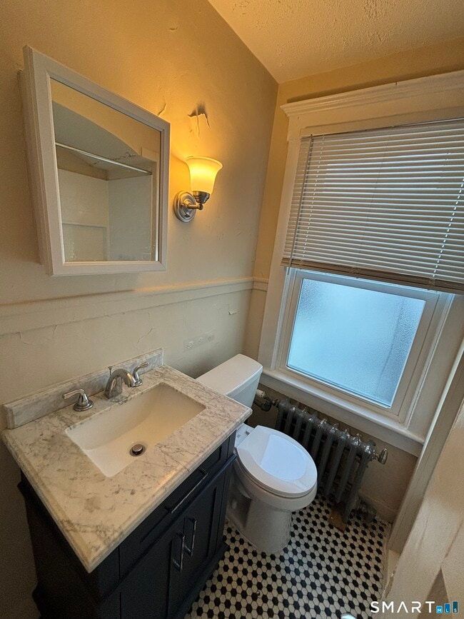 Building Photo - 409 Main St