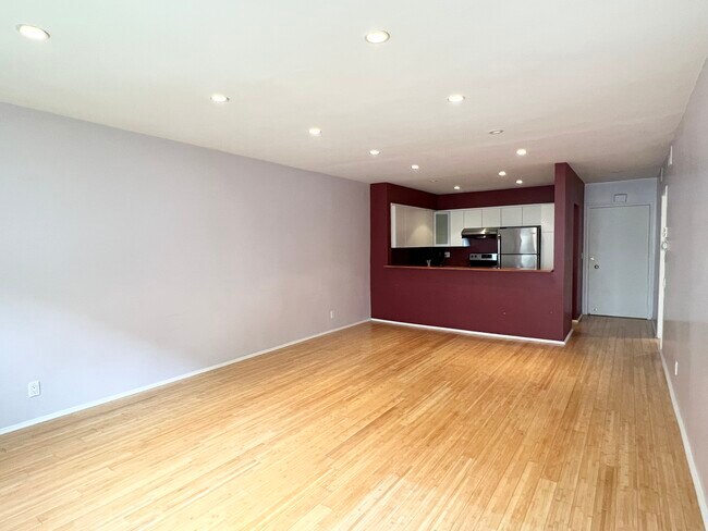 Building Photo - 1015 N Kings Rd