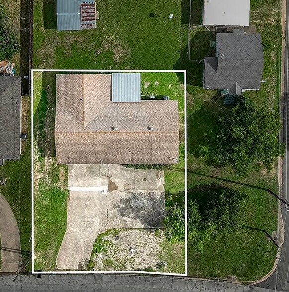 Building Photo - 4128 Hillcrest Dr