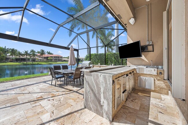 Building Photo - 10771 Versailles Blvd