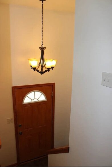 Building Photo - 35 Catalpa Dr