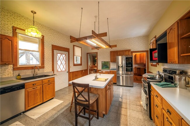 Building Photo - 41 Chapel St