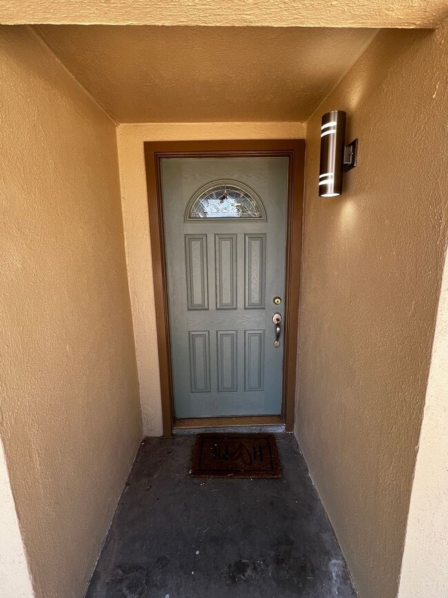 Primary Photo - Updated 3-Bed Home Near Base & Joshua Tree...