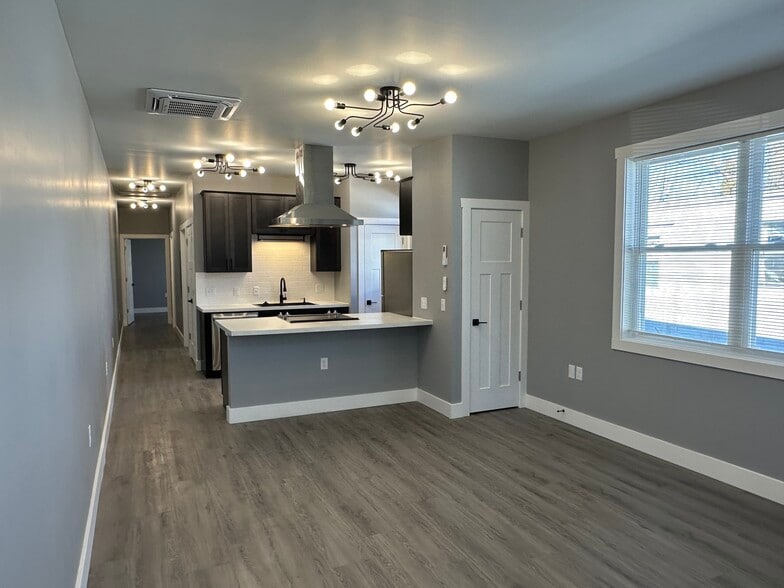 Building Photo - 1102 S Malott St