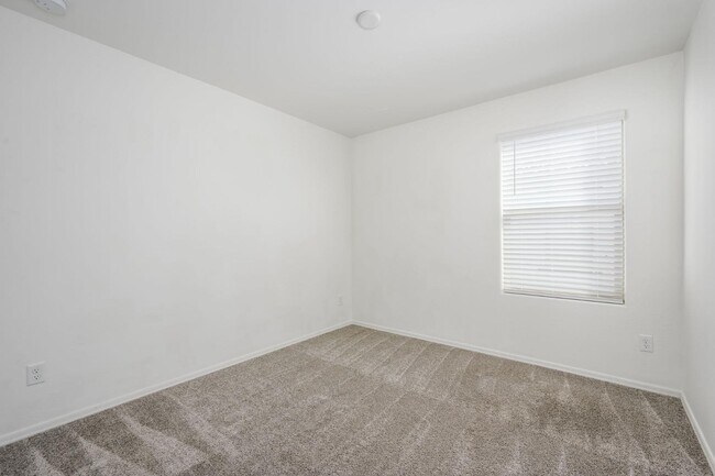 Building Photo - 25854 W Valley View Dr