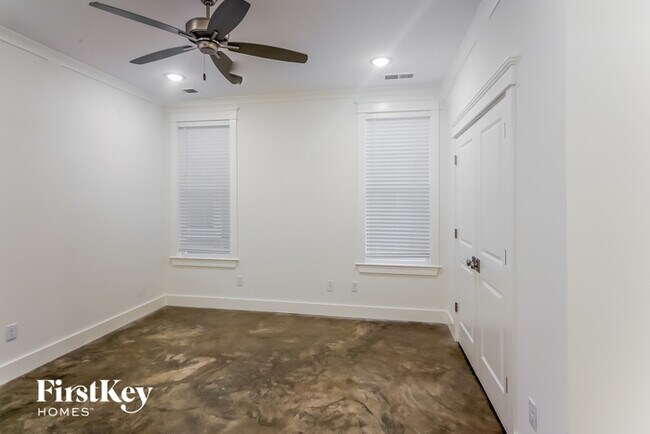 Building Photo - 2076 Elzey Ave