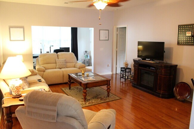 Building Photo - 149 Lazy Daisy Dr