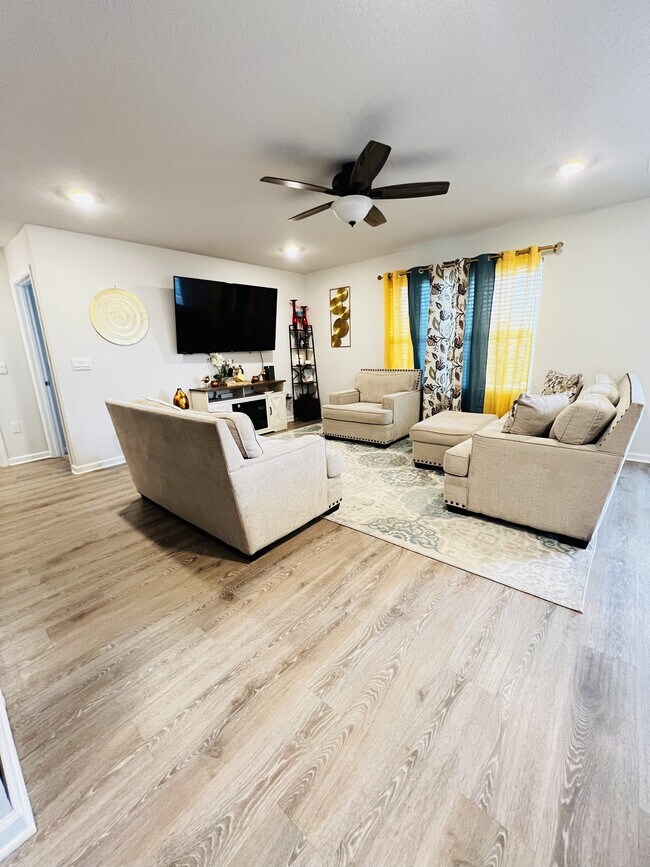 Building Photo - 603 Champ Trl