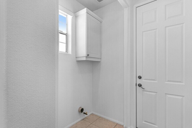 Building Photo - AVAILABLE NOW! GORGEOUS 3 BED / 2.5 BATH in Campanile in Cathedral City!