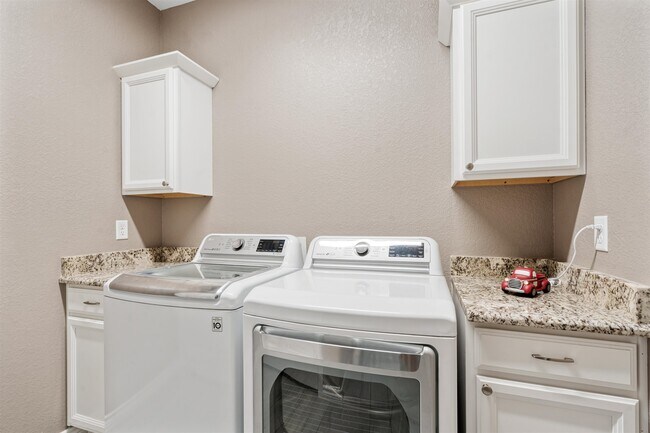 Building Photo - 266 Cielo Grande