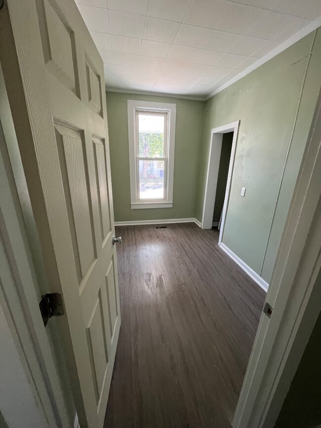 Building Photo - 518 E Water St