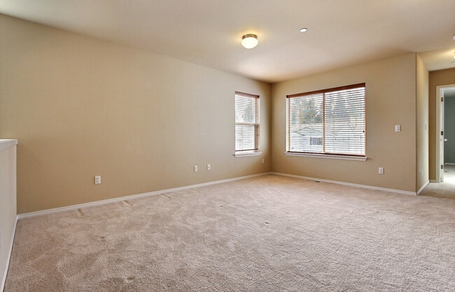 Building Photo - Open Floor Plan Home!  3 Bedroom, 2.5 bath with Loft