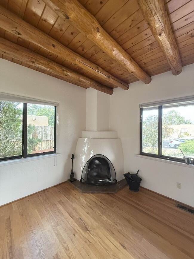 Building Photo - 1361 Santa Rosa Dr