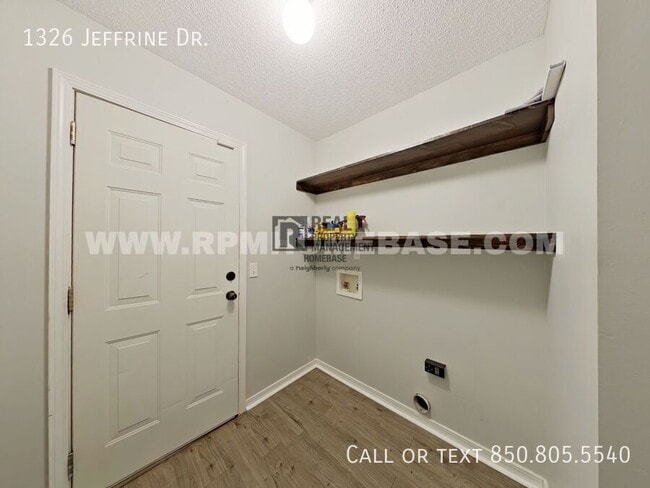 Building Photo - 1326 Jeffrine Dr