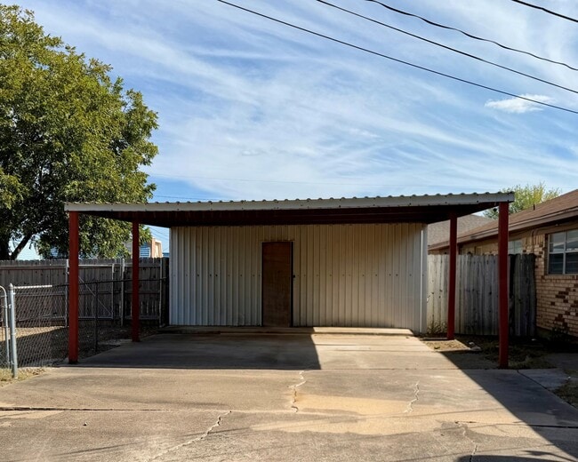 Building Photo - 512 Karen Dr