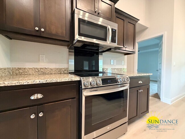 Building Photo - Beautiful 4-Bedroom Home in Quiet Crestview Cul-de-Sac!