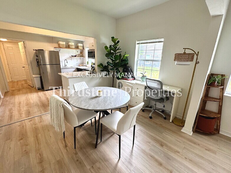 Building Photo - 672 Chestnut St