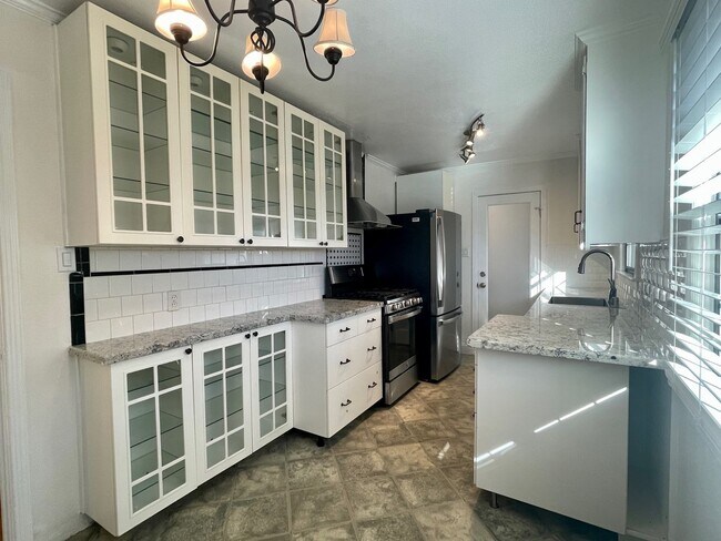 Building Photo - Cozy 1/1 Santa Clara Gem