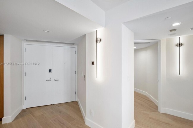 Building Photo - 2127 Brickell Ave