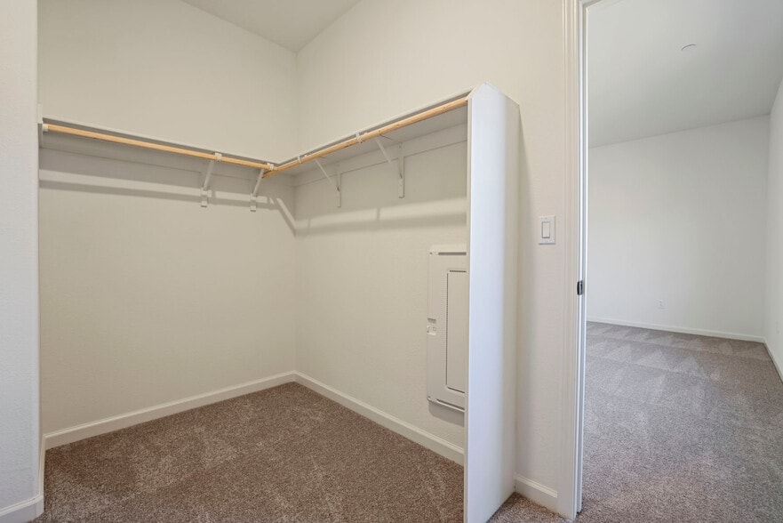 Master Bath - Closet - 522 Bedfordshire Dr