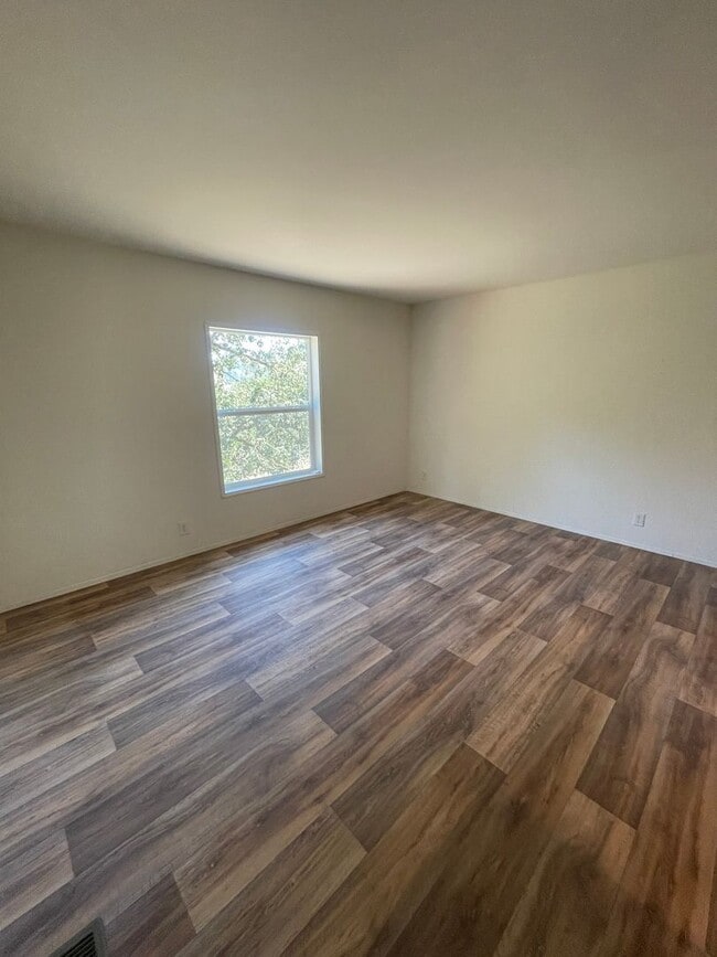Building Photo - Home with a View! *MOVE IN SPECIAL*
