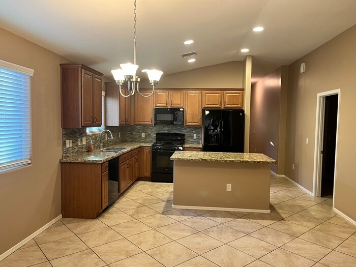 Building Photo - 8736 W Saguaro Moon Rd
