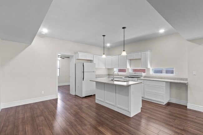 Building Photo - Be the First to Live in This Fully Renovat...