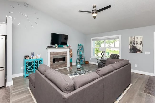 Building Photo - 5805 Pine Ct