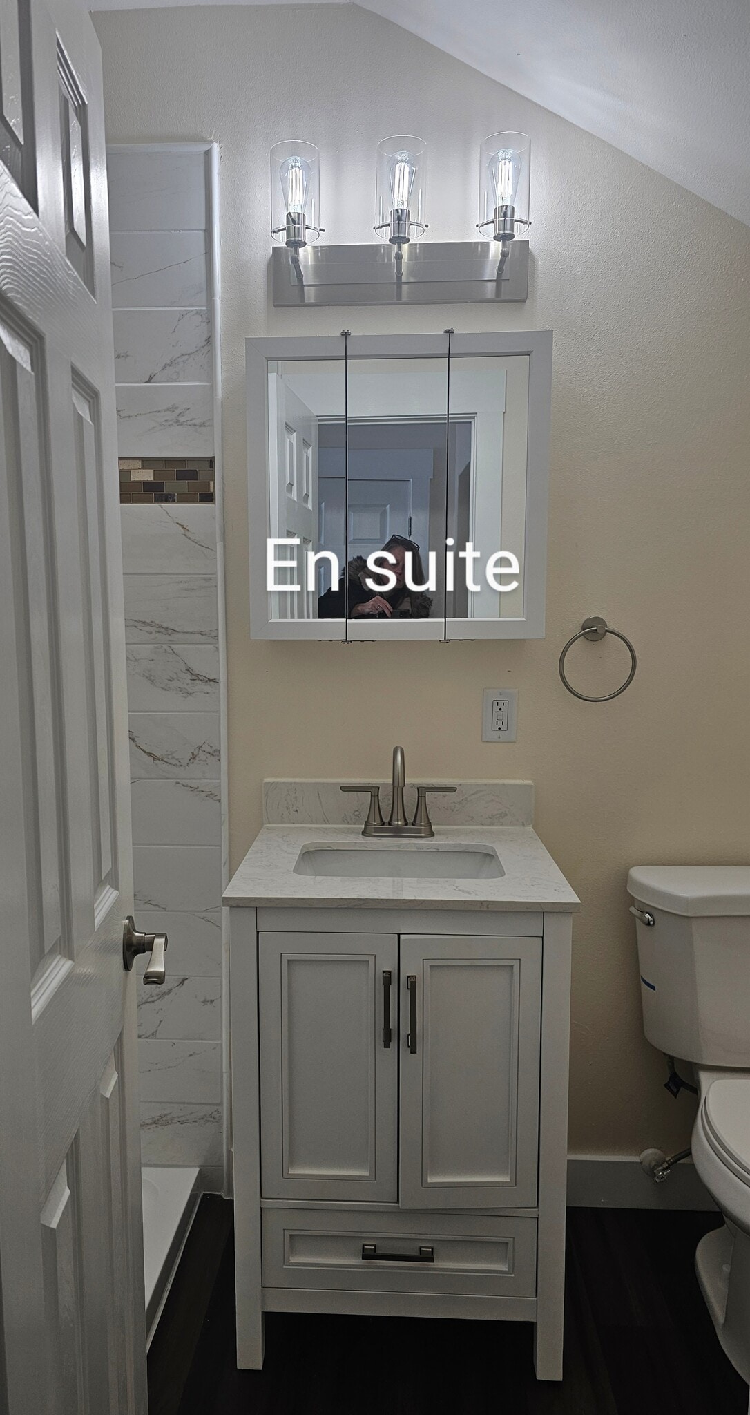 Building Photo - 255 Southview Pl S