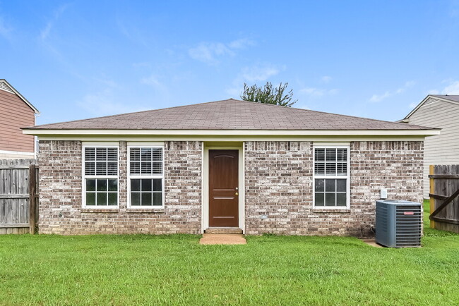 Building Photo - 7807 Birdwood Dr