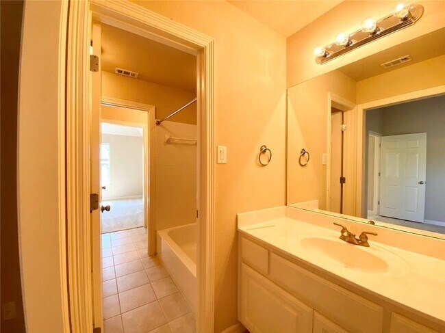 Building Photo - 2806 Cool River Loop