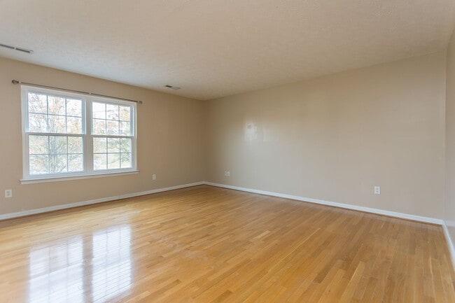 Building Photo - Spacious 3-Bedroom Townhome with Garage in a Prime Harrisonburg Location!