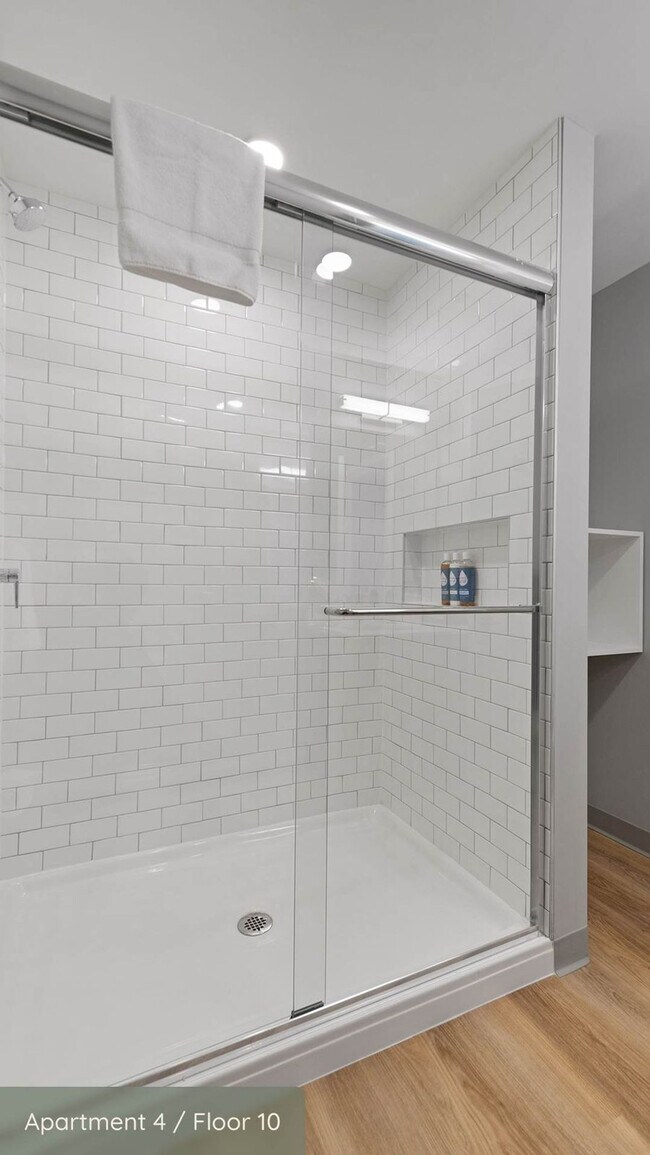 Building Photo - 853 W Blackhawk St