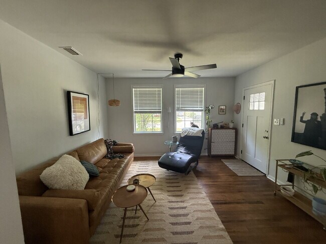 Building Photo - AVAILABLE EARLY JULY:  UPDATED 2 BEDROOM 1...