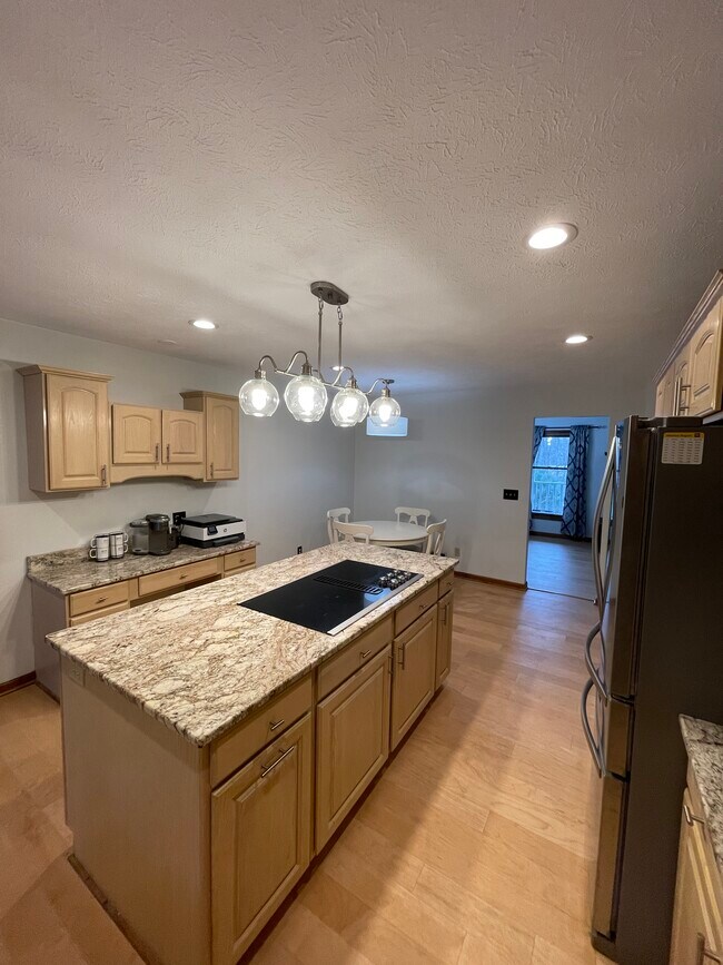 Building Photo - 4683 Shadyside Ln