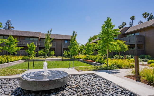 Building Photo - Old Orchard