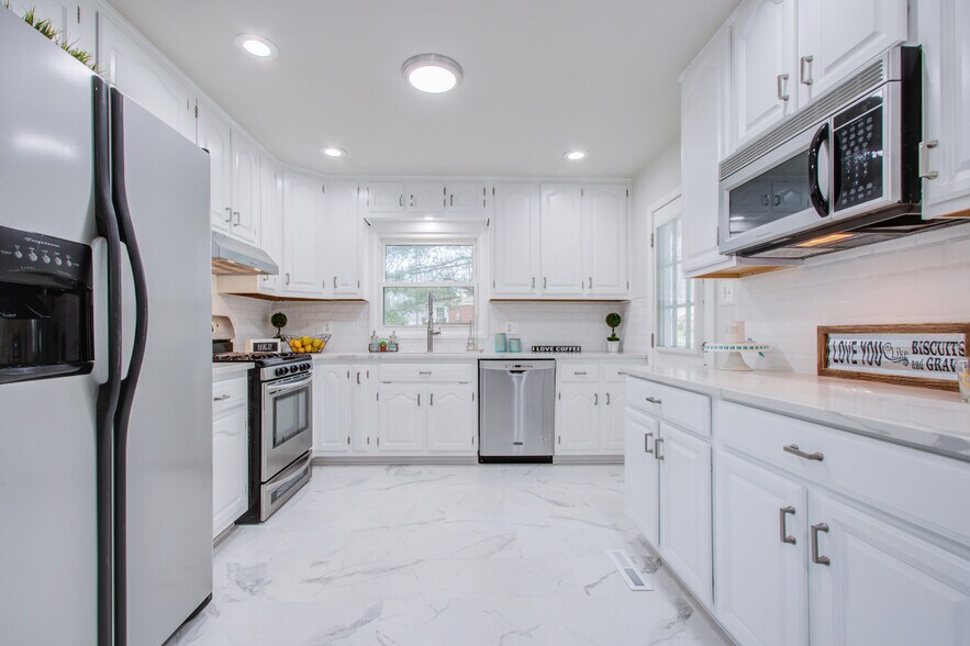 Building Photo - 5007 Dogwood Dr