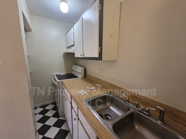 Building Photo - 202 Rue Basin