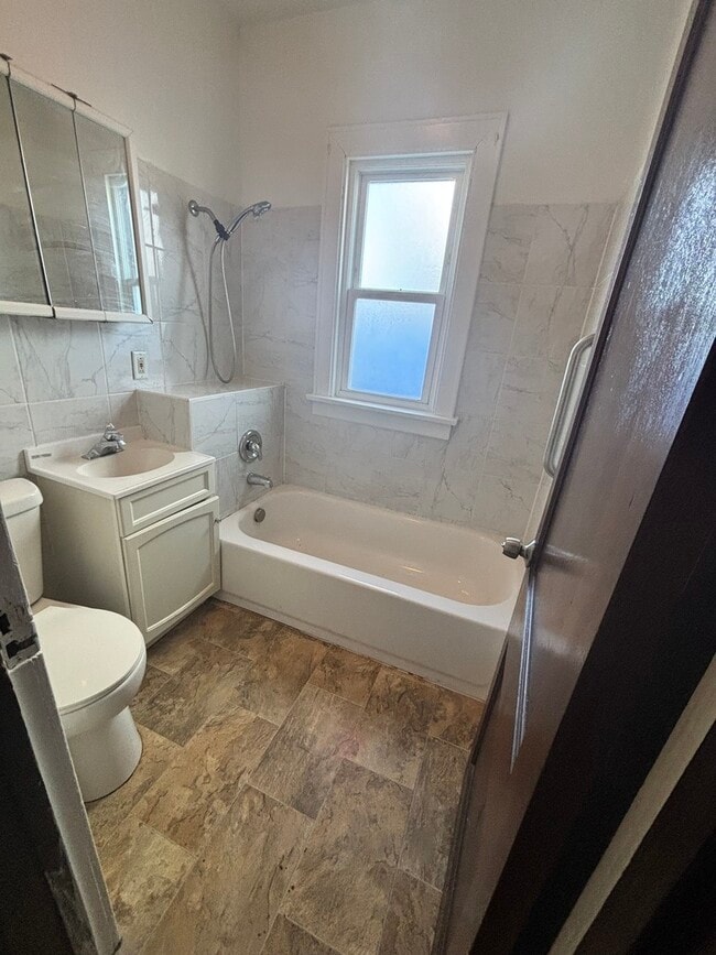 Building Photo - 713 E 144th St