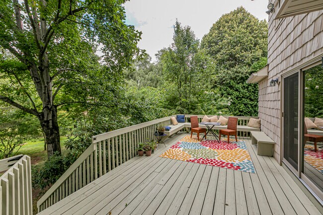 Building Photo - 30 Laurel Wood Dr