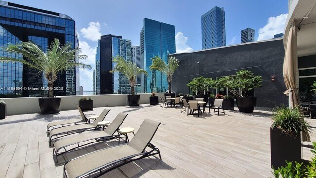 Building Photo - 1250 S Miami Ave