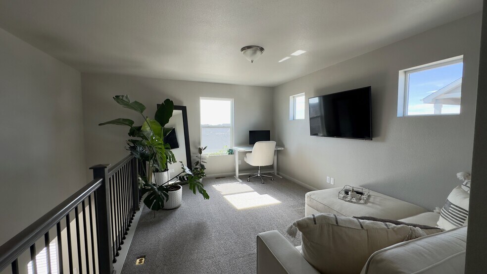 Building Photo - 965 Mouflon Dr