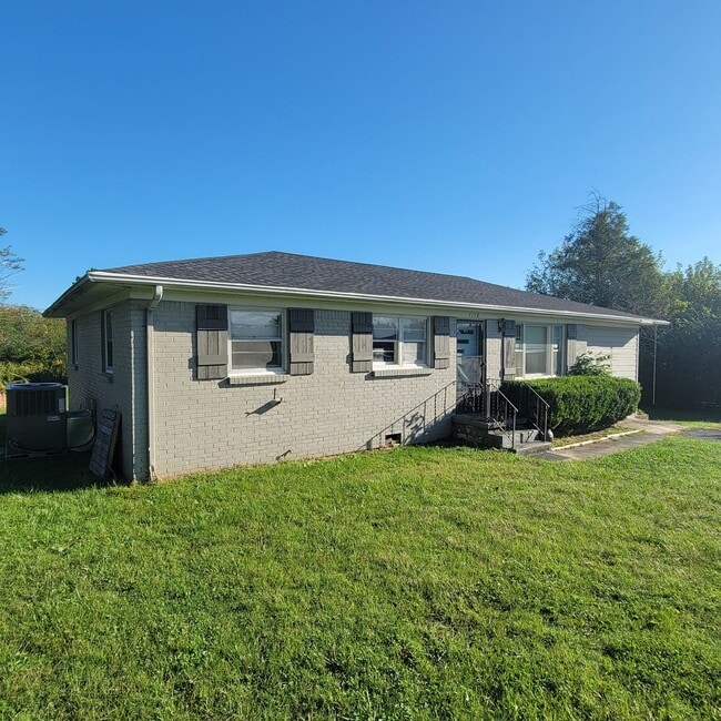Building Photo - 4 Bedroom, 2 Bathroom Single Family Home-$...