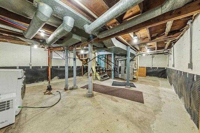 Building Photo - 1st month free with 13 month lease!